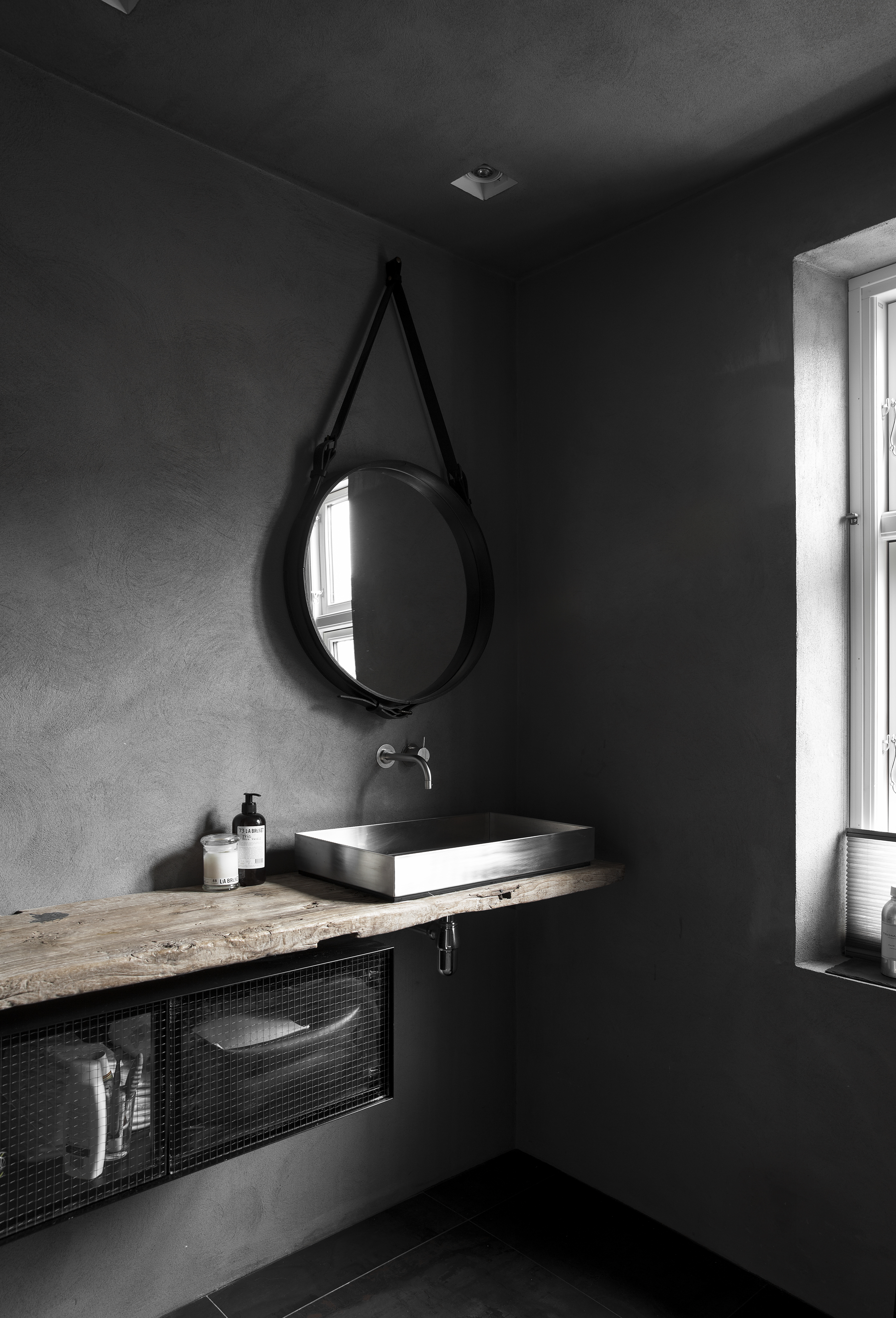Come Arredare Un Bagno Moderno Grigio Scuro Idee E Rivestimenti