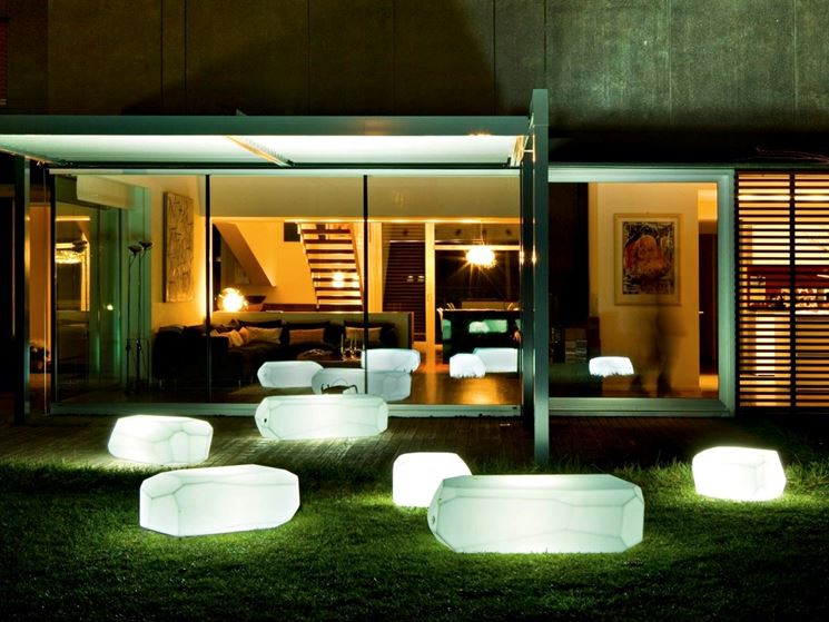 Progettare L Illuminazione Esterna 30 Idee Moderne Per Illuminare Il Giardino
