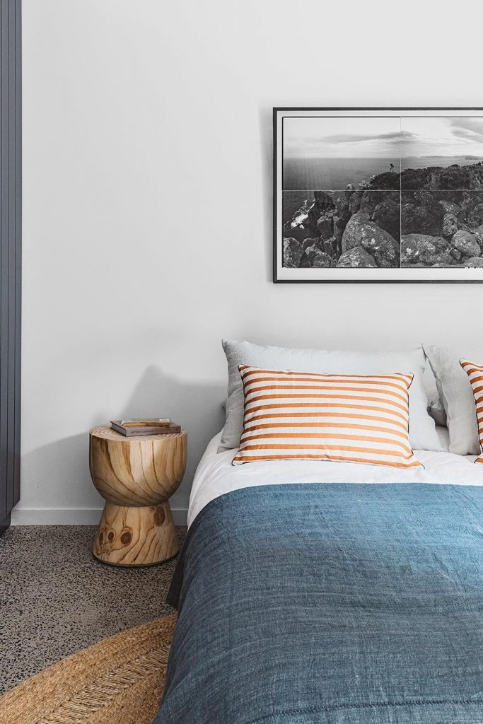 camera da letto in stile minimalista