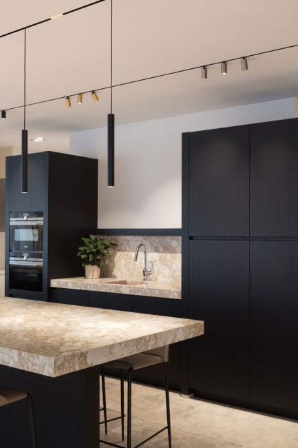 una cucina illuminata con faretti led  Illuminazione faretti, Arredamento  casa, Cucine